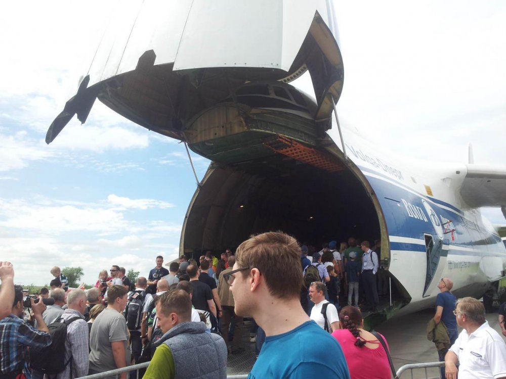 Shuttle.thumb.jpg.23f118089487bbc0c3fbe47048eee6d3.jpg