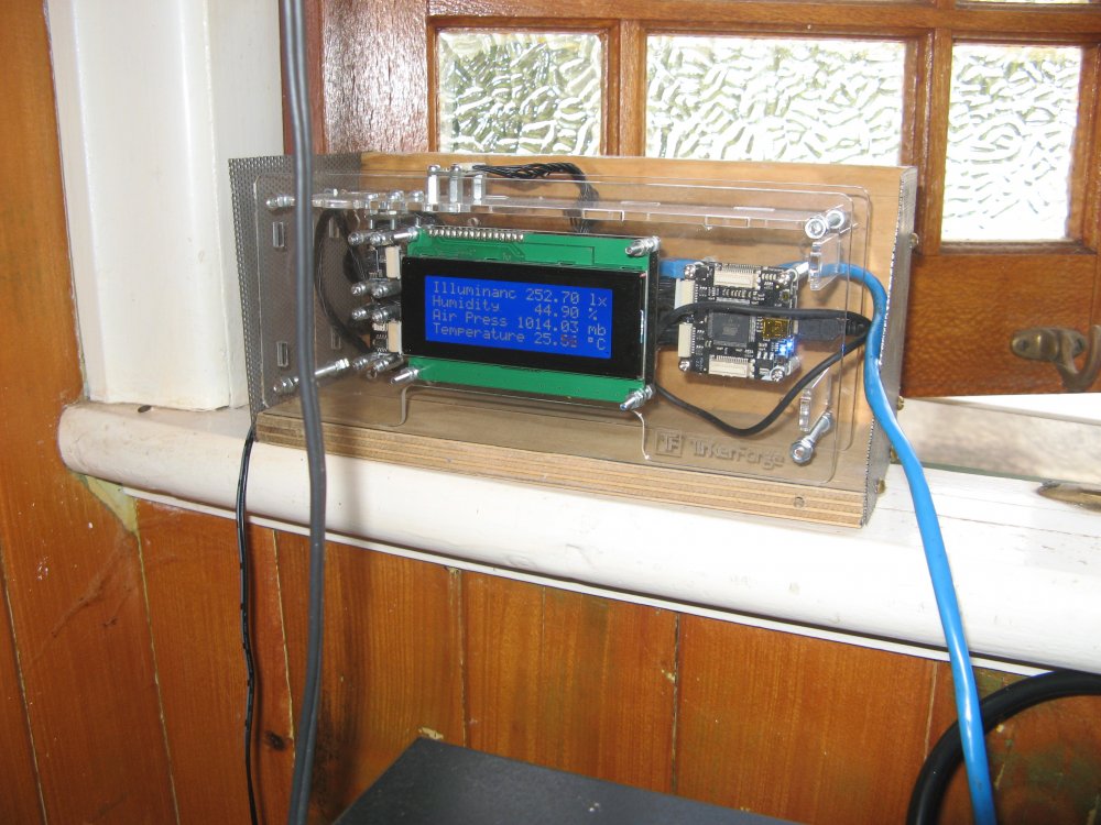 Weatherstation1.thumb.JPG.897aaa4ff99956aa63efbb7d836a8343.JPG